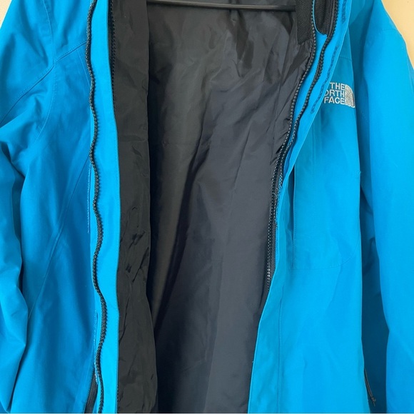 The North Face Men's Vibrant Blue Jacket size medium - Picture 9 of 10